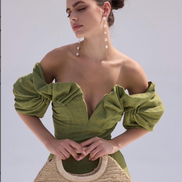 Cult Gaia Atum Freshwater Pearl Post Back Earrings - Picture 4 of 8